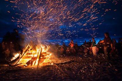 night-campfire